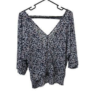 DAYTRIP | Blue Floral V-neck Top SIze Medium NWOT
